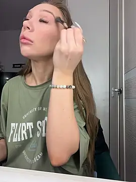 AlysonHuxley  online show from February 26, 2026, 1:49 am