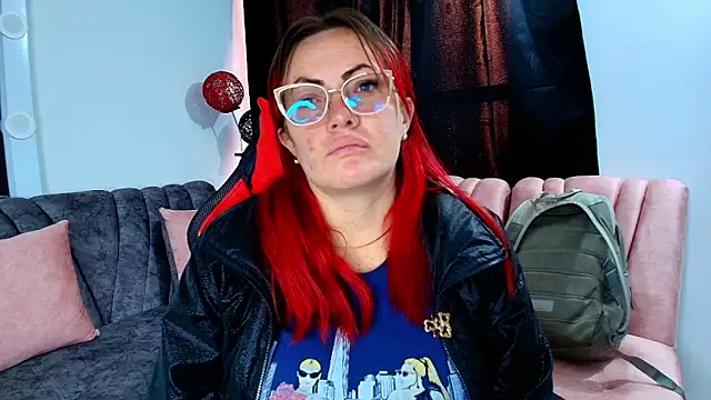 Snapshot of carolinhe_ chatting on September 17, 2025, 7:38 pm carolinhe online show from September 17, 2025, 7:38 pm