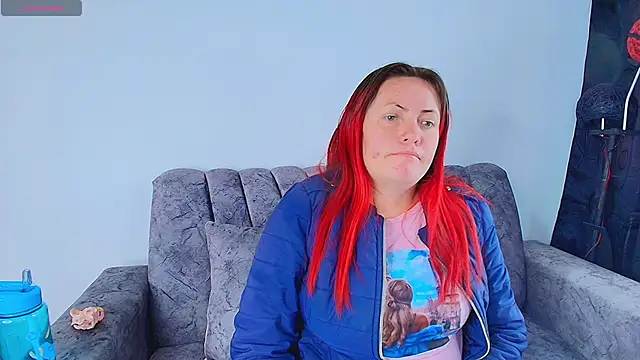 Snapshot of carolinhe_ chatting on October 16, 2025, 8:06 pm carolinhe online show from October 16, 2025, 8:06 pm