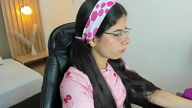 Snapshot of carlina_15 chatting on October 9, 2025, 12:28 pm carlina 15 online show from October 9, 2025, 12:28 pm