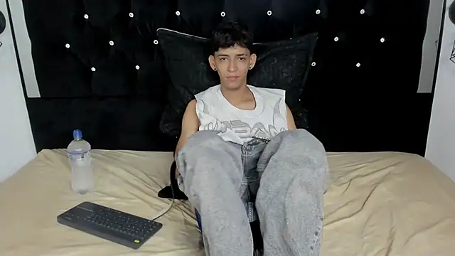 Sebas cat online show from March 4, 2026, 1:35 am