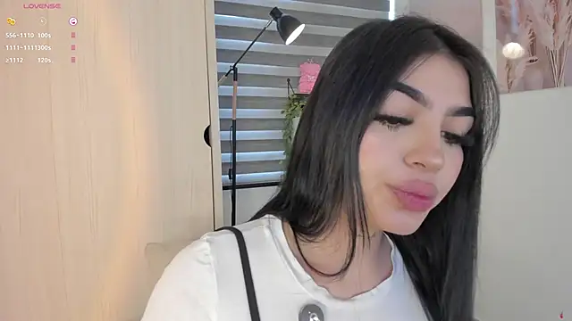 Snapshot of EmmyKenner chatting on September 26, 2025, 11:28 am EmmyKenner online show from September 26, 2025, 11:28 am