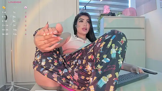 Snapshot of EmmyKenner chatting on October 5, 2025, 11:56 am EmmyKenner online show from October 5, 2025, 11:56 am