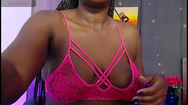 Snapshot of MONIQUE-LAMOUR chatting on May 6, 2026, 8:18 am MONIQUE-LAMOUR online show from May 6, 2026, 8:18 am
