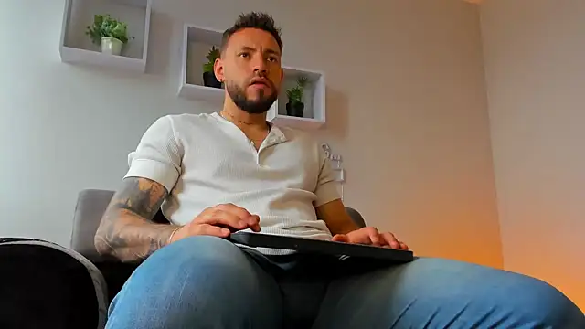 Snapshot of DIMITRI_MASTEER chatting on October 6, 2025, 8:20 pm DIMITRI MASTEER online show from October 6, 2025, 8:20 pm