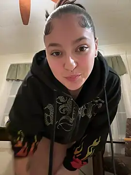 Snapshot of babykalirose chatting on February 2, 2026, 2:32 am babykalirose online show from February 2, 2026, 2:32 am