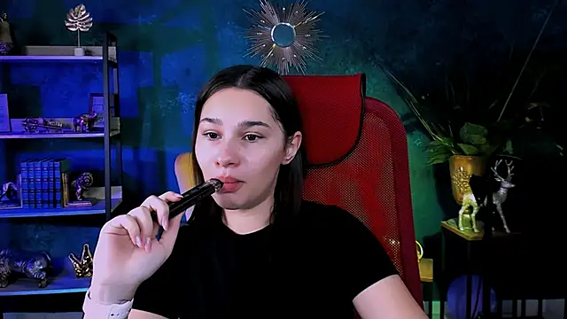 KimClarks  online show from November 18, 2025, 8:39 am