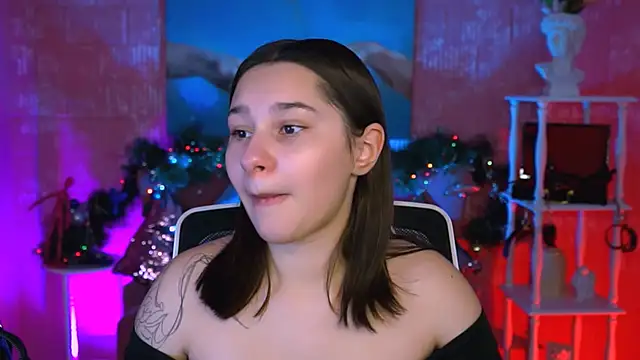 KimClarks  online show from December 17, 2025, 12:32 pm