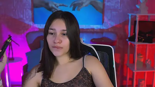 KimClarks  online show from November 8, 2025, 12:31 pm