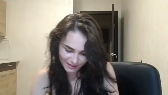 Silviaa a online show from November 6, 2025, 8:24 pm