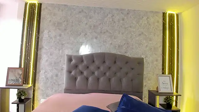 Snapshot of GiannaSlimJB chatting on February 13, 2026, 7:14 pm GiannaSlimJB online show from February 13, 2026, 7:14 pm