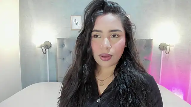 Snapshot of GiannaSlimJB chatting on September 26, 2025, 3:24 am GiannaSlimJB online show from September 26, 2025, 3:24 am