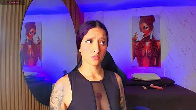 Scaarlettfox online show from October 7, 2025, 7:48 pm