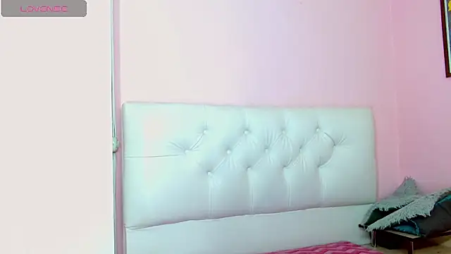 Snapshot of x_isabella_x chatting on March 4, 2026, 7:21 pm x isabella x online show from March 4, 2026, 7:21 pm