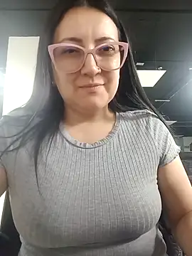 Snapshot of Romina693 chatting on September 29, 2025, 6:42 am Romina693 online show from September 29, 2025, 6:42 am