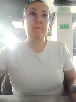 Snapshot of Romina693 chatting on October 12, 2025, 6:15 am Romina693 online show from October 12, 2025, 6:15 am