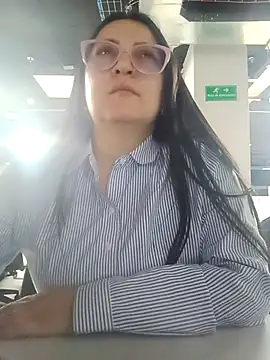 Snapshot of Romina693 chatting on October 8, 2025, 6:15 am Romina693 online show from October 8, 2025, 6:15 am