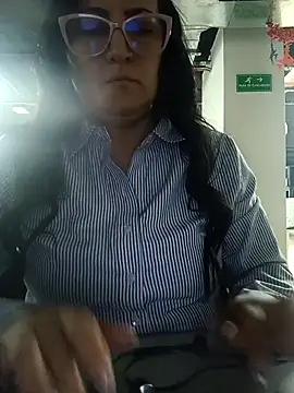 Snapshot of Romina693 chatting on October 22, 2025, 5:40 am Romina693 online show from October 22, 2025, 5:40 am