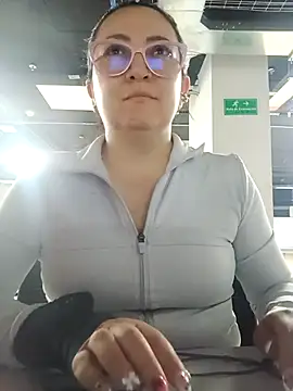 Snapshot of Romina693 chatting on October 4, 2025, 6:15 am Romina693 online show from October 4, 2025, 6:15 am