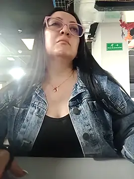 Snapshot of Romina693 chatting on November 3, 2025, 6:07 am Romina693 online show from November 3, 2025, 6:07 am