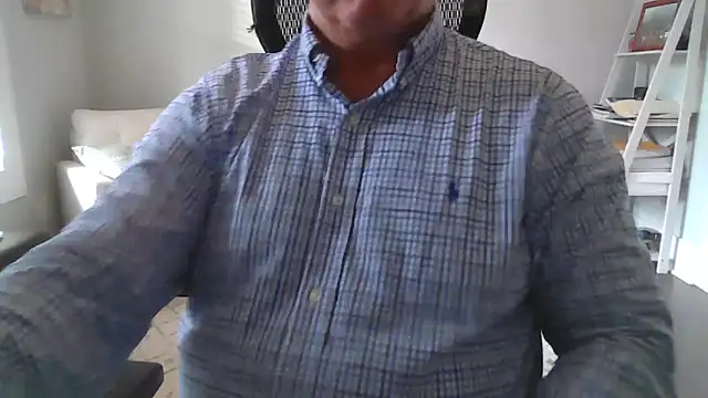Snapshot of cyclone1212 chatting on April 1, 2026, 12:39 pm cyclone1212 online show from April 1, 2026, 12:39 pm
