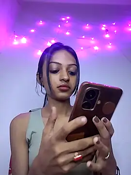 Your-Kitkat online show from November 14, 2025, 5:05 pm