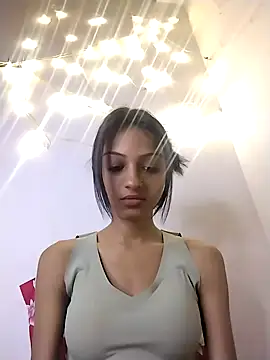 Your-Kitkat online show from November 18, 2025, 7:39 pm