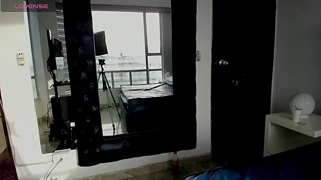 CHARLOTTE KNOX online show from October 27, 2025, 11:44 am