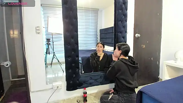 CHARLOTTE KNOX online show from October 28, 2025, 11:53 am