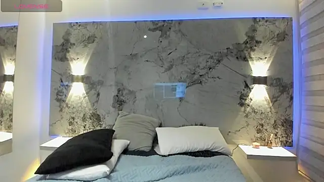 CHARLOTTE KNOX online show from October 11, 2025, 12:00 am