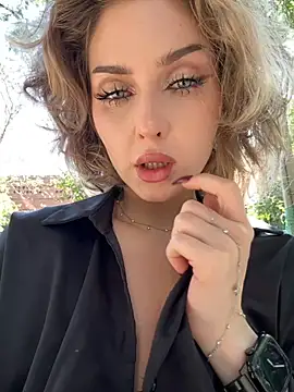 Snapshot of KellyKeler chatting on September 22, 2025, 11:38 am KellyKeler online show from September 22, 2025, 11:38 am