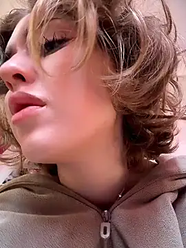 KellyKeler online show from April 3, 2026, 11:05 am