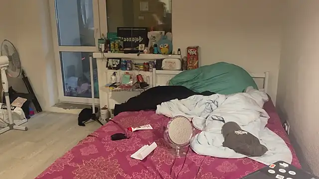 Snapshot of Remmy_Foxx_ chatting on November 2, 2025, 1:38 pm Remmy Foxx  online show from November 2, 2025, 1:38 pm