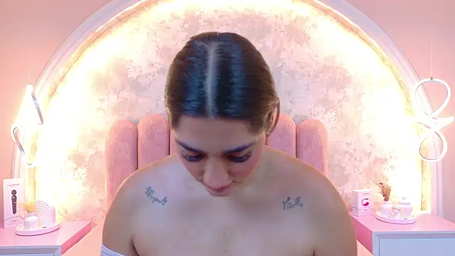 Snapshot of JasmineRhodes chatting on January 7, 2026, 1:05 pm JasmineRhodes online show from January 7, 2026, 1:05 pm