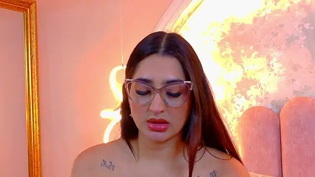 JasmineRhodes online show from June 3, 2026, 2:33 pm