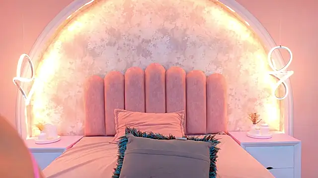 Snapshot of JasmineRhodes chatting on November 8, 2025, 1:14 pm JasmineRhodes online show from November 8, 2025, 1:14 pm