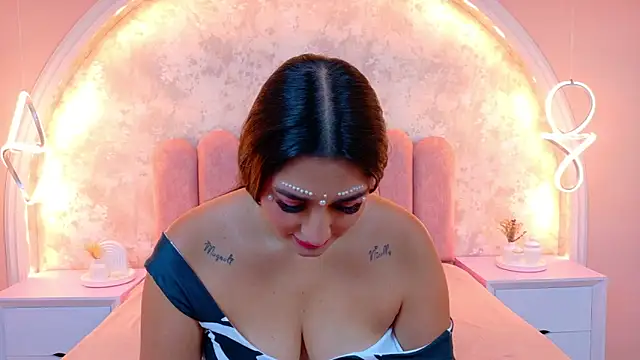 JasmineRhodes online show from October 31, 2025, 1:08 pm