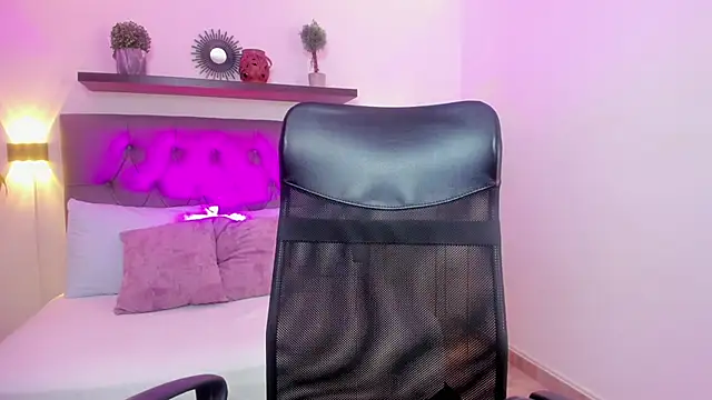 kitty sweeety  online show from January 8, 2026, 7:20 pm