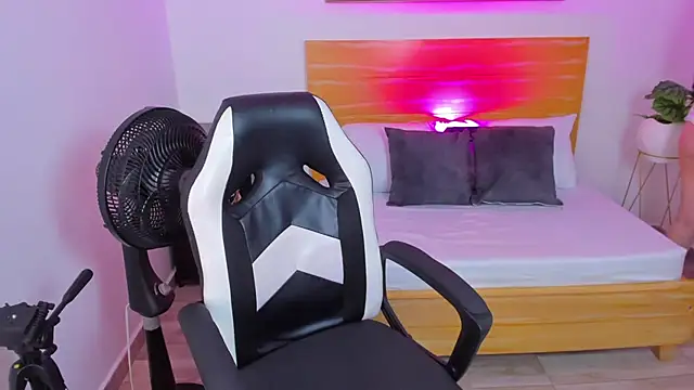 kitty sweeety  online show from January 15, 2026, 12:41 pm