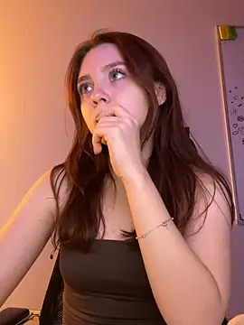 Nora  Ray online show from October 1, 2025, 7:40 pm