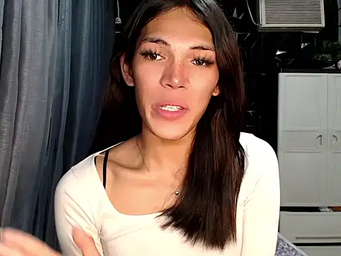 ladyhotcuming online show from June 1, 2026, 6:40 pm