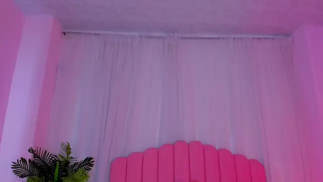 Snapshot of Maddy__bigboobs chatting on November 5, 2025, 4:15 am Maddy bigboobs online show from November 5, 2025, 4:15 am