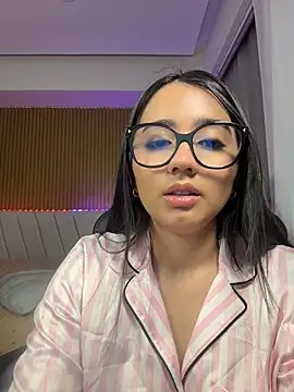 Michelle Zoe online show from May 16, 2026, 1:59 am