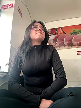 Michelle Zoe online show from November 6, 2025, 10:03 pm