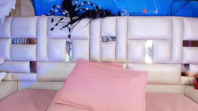 Snapshot of emmacurvy chatting on October 25, 2025, 3:06 am emmacurvy online show from October 25, 2025, 3:06 am