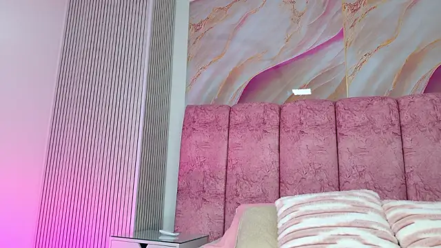 emmacurvy online show from February 5, 2026, 3:02 am