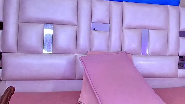 Snapshot of emmacurvy chatting on October 3, 2025, 3:09 am emmacurvy online show from October 3, 2025, 3:09 am