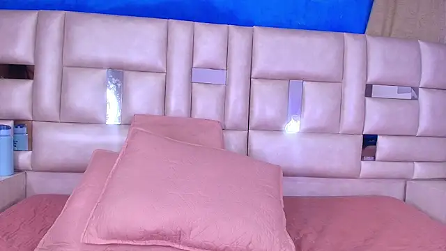 Snapshot of emmacurvy chatting on September 25, 2025, 3:12 am emmacurvy online show from September 25, 2025, 3:12 am