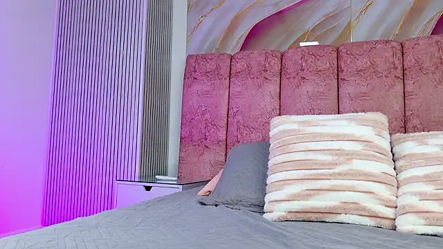 emmacurvy online show from February 6, 2026, 3:13 am