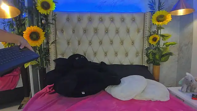 Snapshot of LittleeJaz chatting on September 9, 2025, 4:22 am LittleeJaz online show from September 9, 2025, 4:22 am